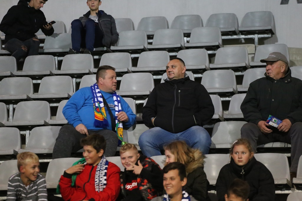 Kibice, dwunasty zawodnik na meczu Miedzi z Puszczą