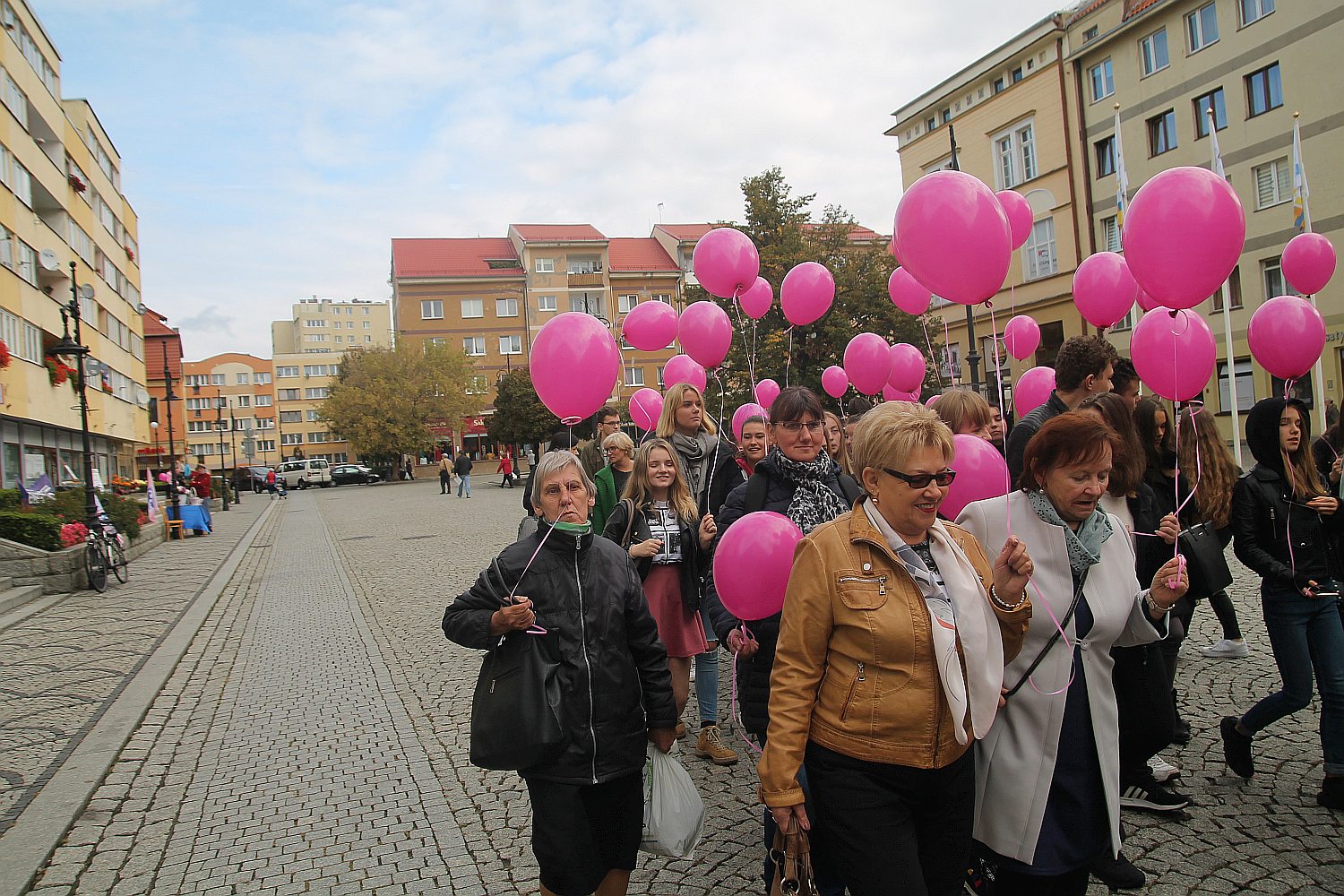 Różowy „Marsz ku zdrowiu” przeszedł przez Legnicą     

