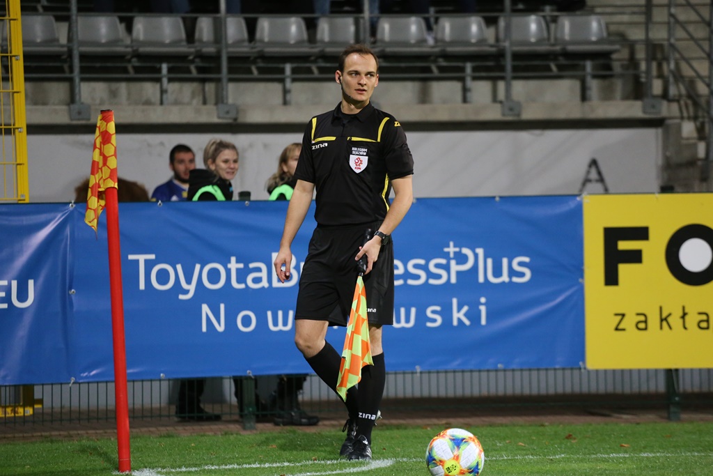 Skromne zwycięstwo piłkarzy Miedzi nad Puszczą Niepołomice
