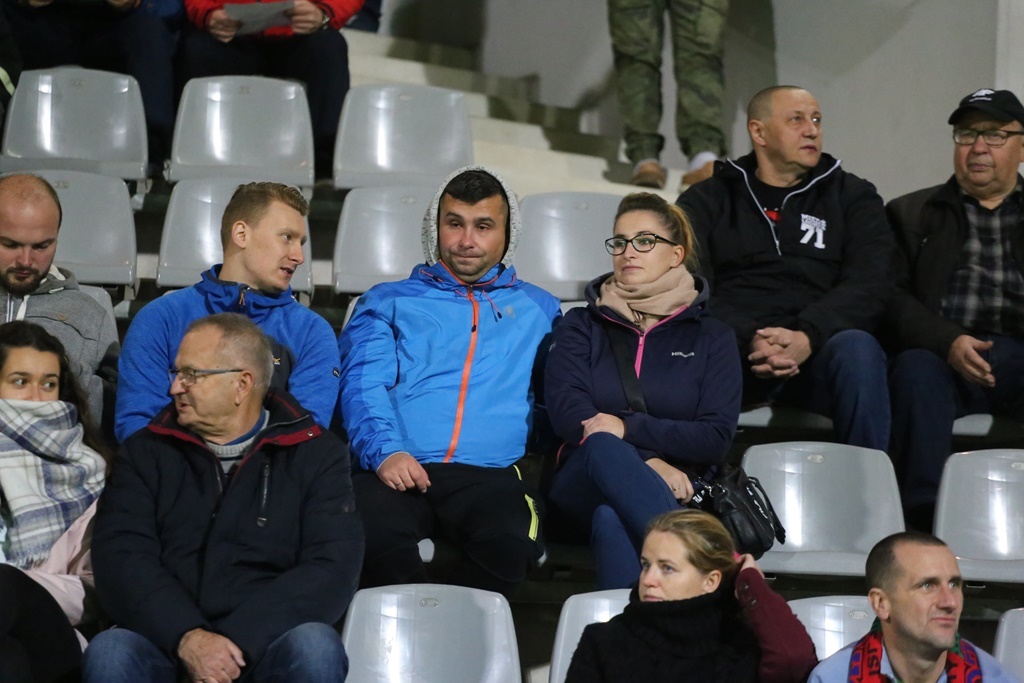Kibice, dwunasty zawodnik na meczu Miedzi z Puszczą