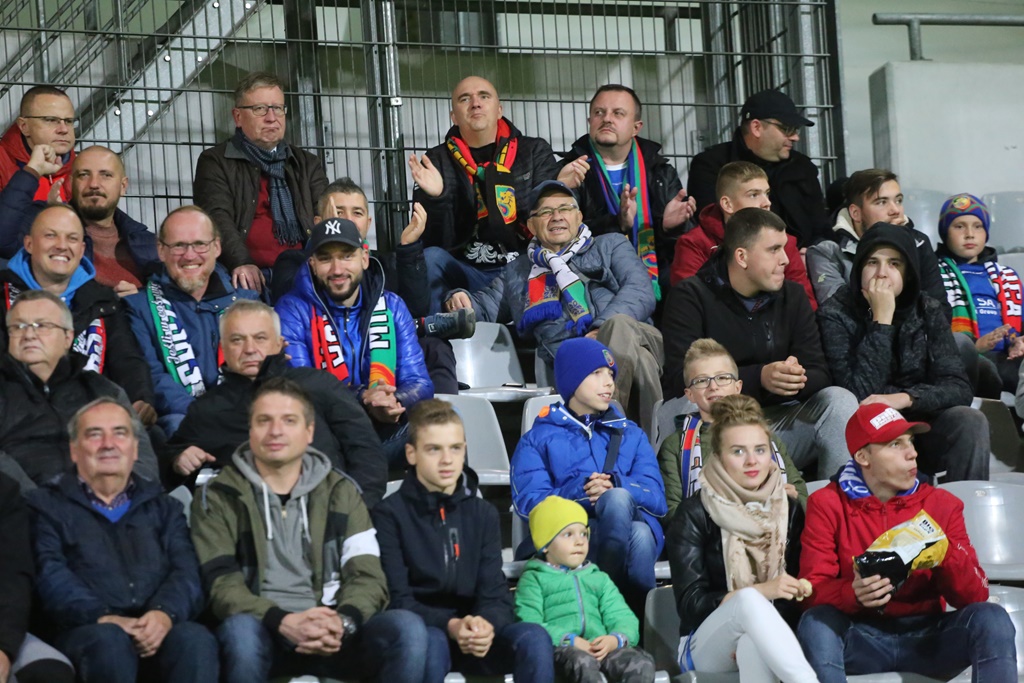 Kibice, dwunasty zawodnik na meczu Miedzi z Puszczą