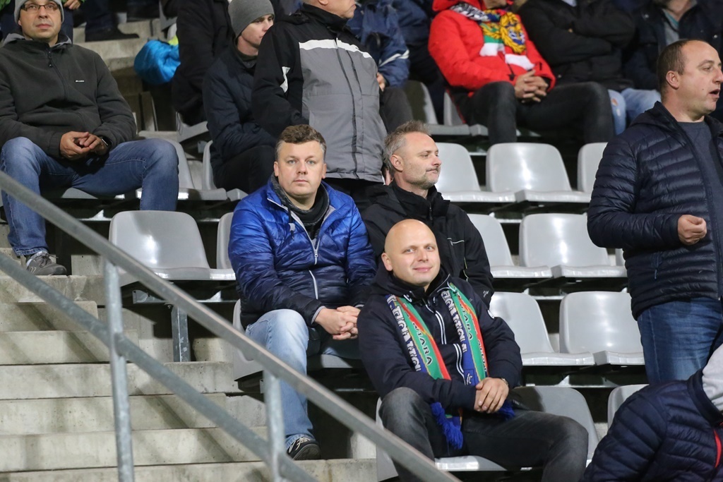 Kibice, dwunasty zawodnik na meczu Miedzi z Puszczą