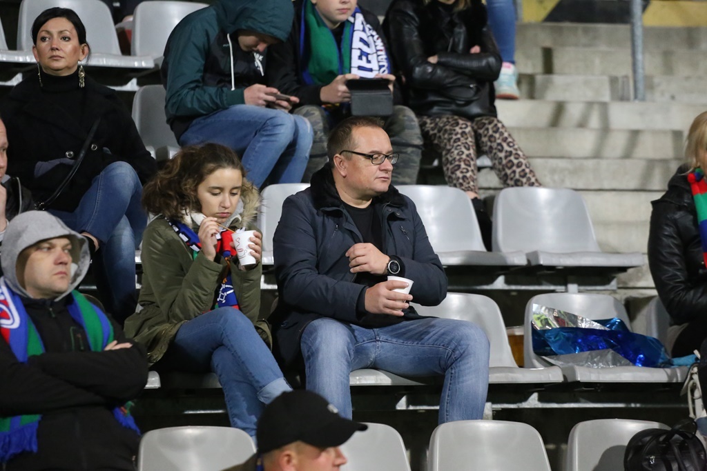 Kibice, dwunasty zawodnik na meczu Miedzi z Puszczą
