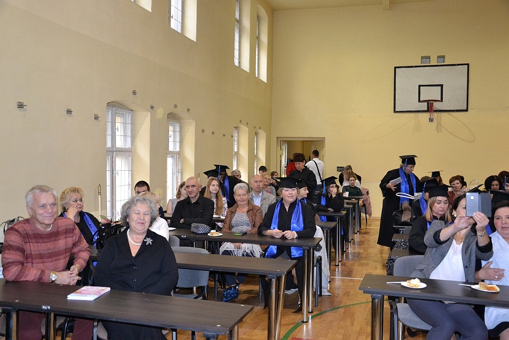 Absolwenci Wyższej Szkoły Medycznej odebrali swoje dyplomy