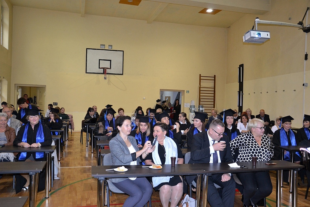 Absolwenci Wyższej Szkoły Medycznej odebrali swoje dyplomy