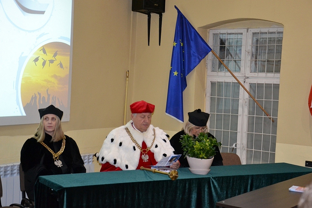 Absolwenci Wyższej Szkoły Medycznej odebrali swoje dyplomy