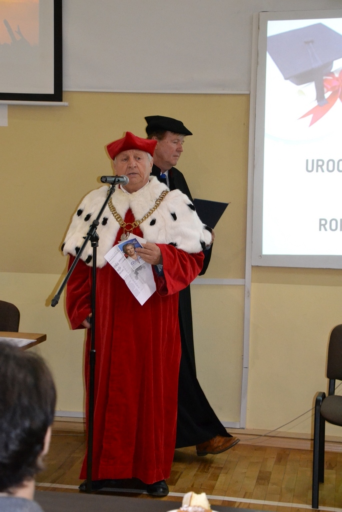 Absolwenci Wyższej Szkoły Medycznej odebrali swoje dyplomy