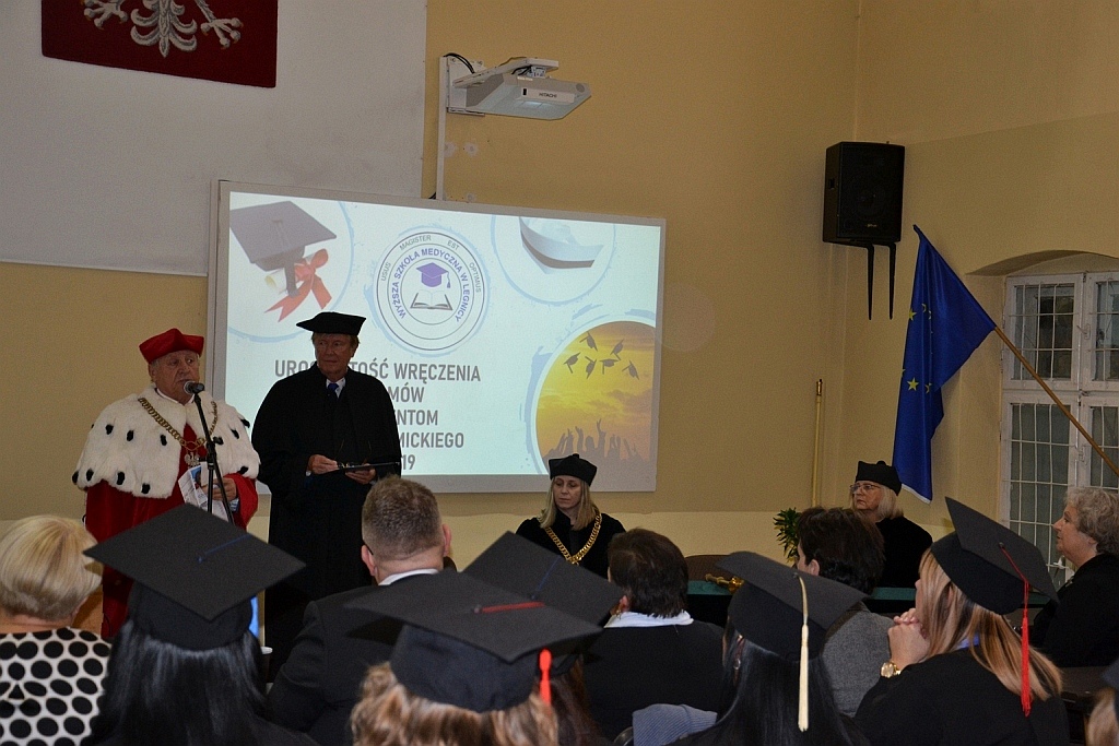 Absolwenci Wyższej Szkoły Medycznej odebrali swoje dyplomy