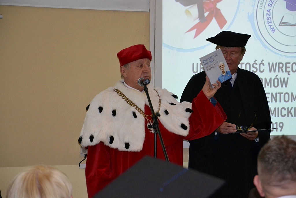 Absolwenci Wyższej Szkoły Medycznej odebrali swoje dyplomy