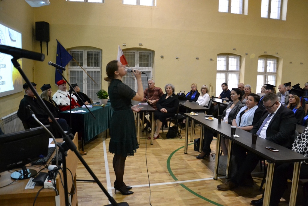 Absolwenci Wyższej Szkoły Medycznej odebrali swoje dyplomy