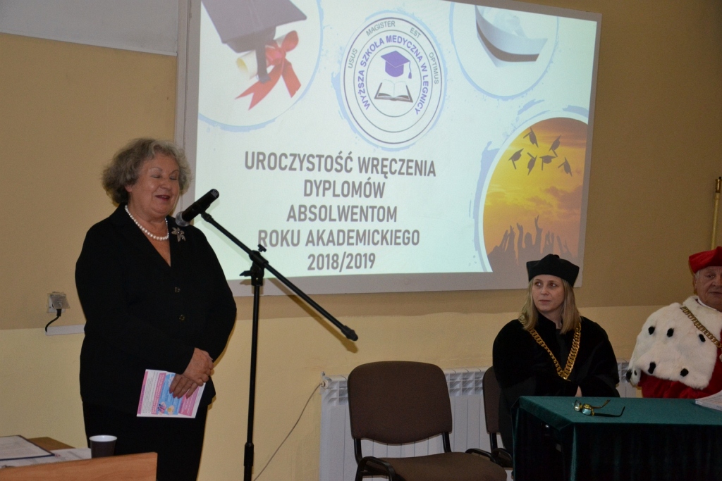 Absolwenci Wyższej Szkoły Medycznej odebrali swoje dyplomy