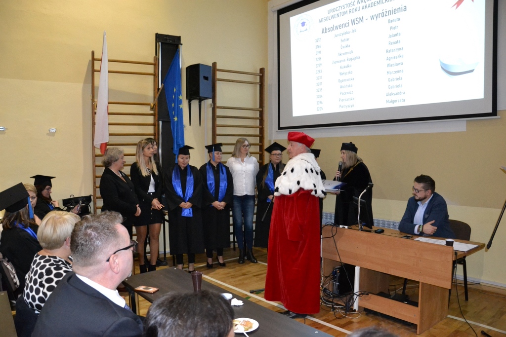 Absolwenci Wyższej Szkoły Medycznej odebrali swoje dyplomy