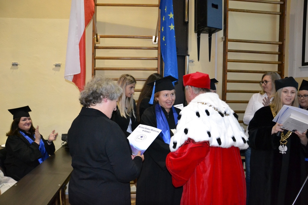 Absolwenci Wyższej Szkoły Medycznej odebrali swoje dyplomy
