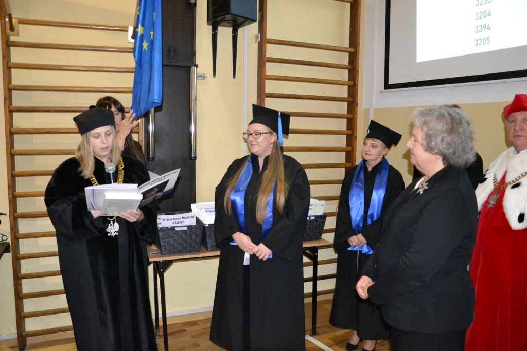 Absolwenci Wyższej Szkoły Medycznej odebrali swoje dyplomy