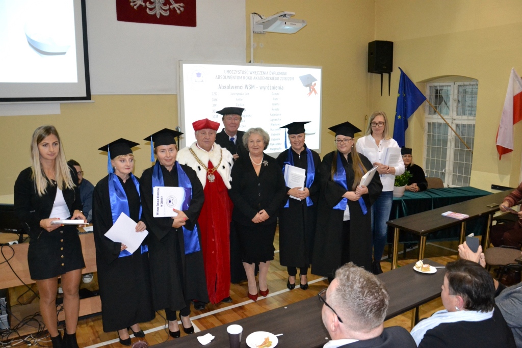 Absolwenci Wyższej Szkoły Medycznej odebrali swoje dyplomy