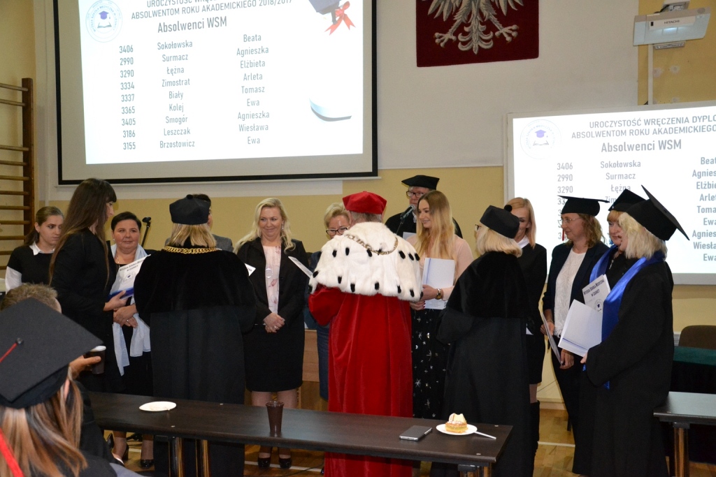 Absolwenci Wyższej Szkoły Medycznej odebrali swoje dyplomy