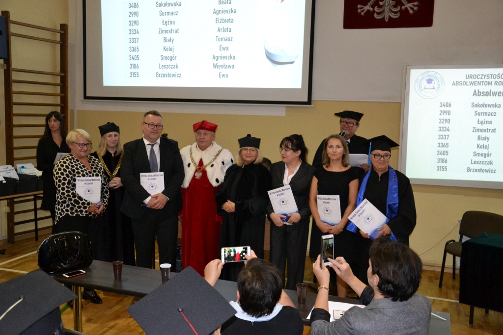 Absolwenci Wyższej Szkoły Medycznej odebrali swoje dyplomy