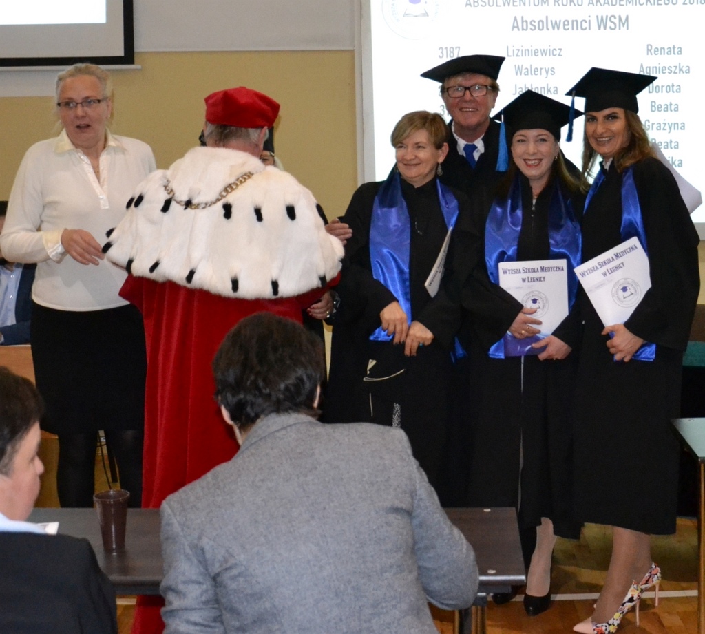 Absolwenci Wyższej Szkoły Medycznej odebrali swoje dyplomy