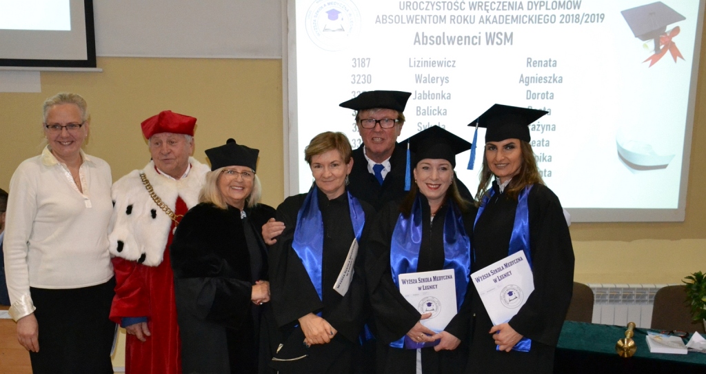 Absolwenci Wyższej Szkoły Medycznej odebrali swoje dyplomy