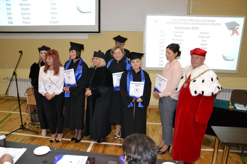Absolwenci Wyższej Szkoły Medycznej odebrali swoje dyplomy