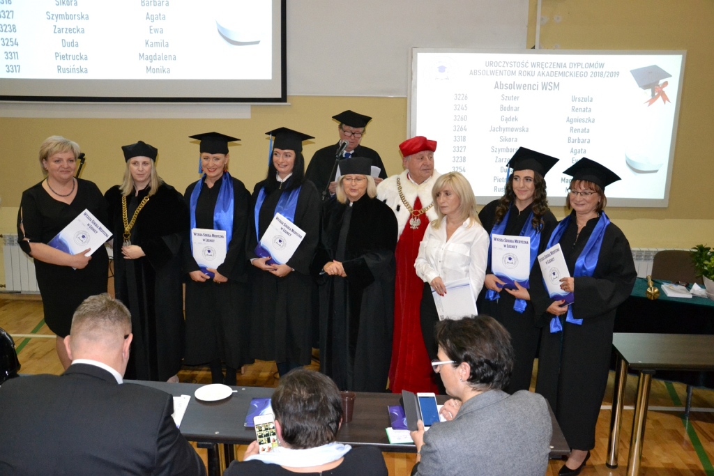 Absolwenci Wyższej Szkoły Medycznej odebrali swoje dyplomy