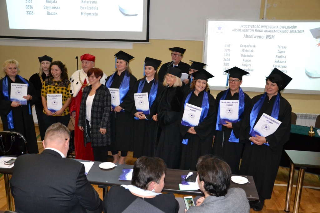 Absolwenci Wyższej Szkoły Medycznej odebrali swoje dyplomy