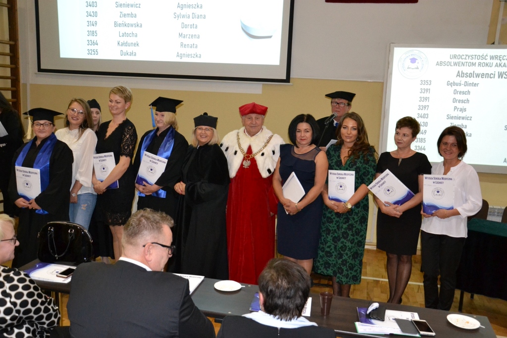 Absolwenci Wyższej Szkoły Medycznej odebrali swoje dyplomy