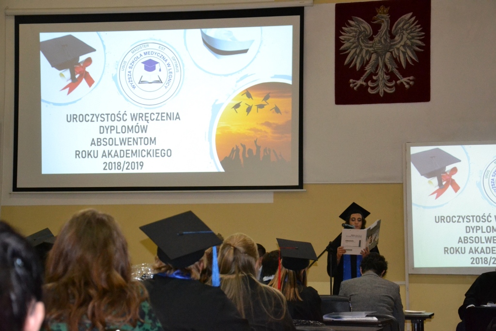Absolwenci Wyższej Szkoły Medycznej odebrali swoje dyplomy