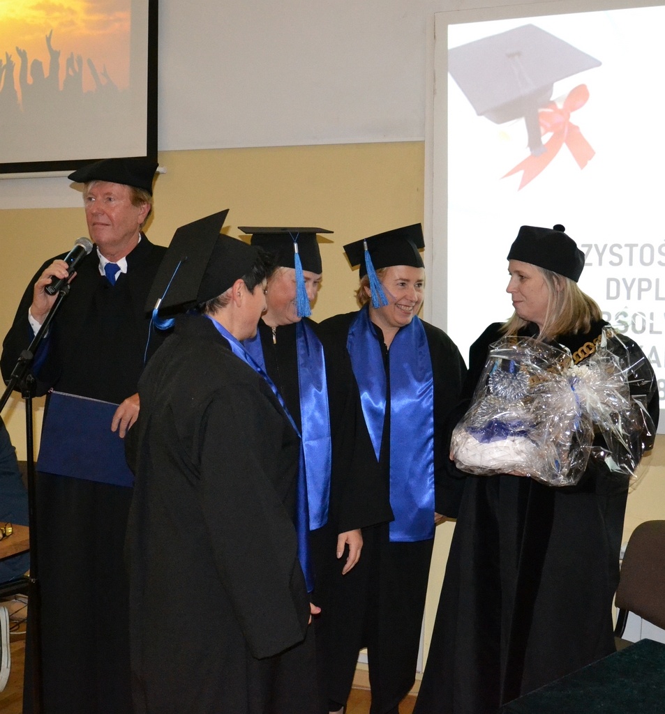 Absolwenci Wyższej Szkoły Medycznej odebrali swoje dyplomy