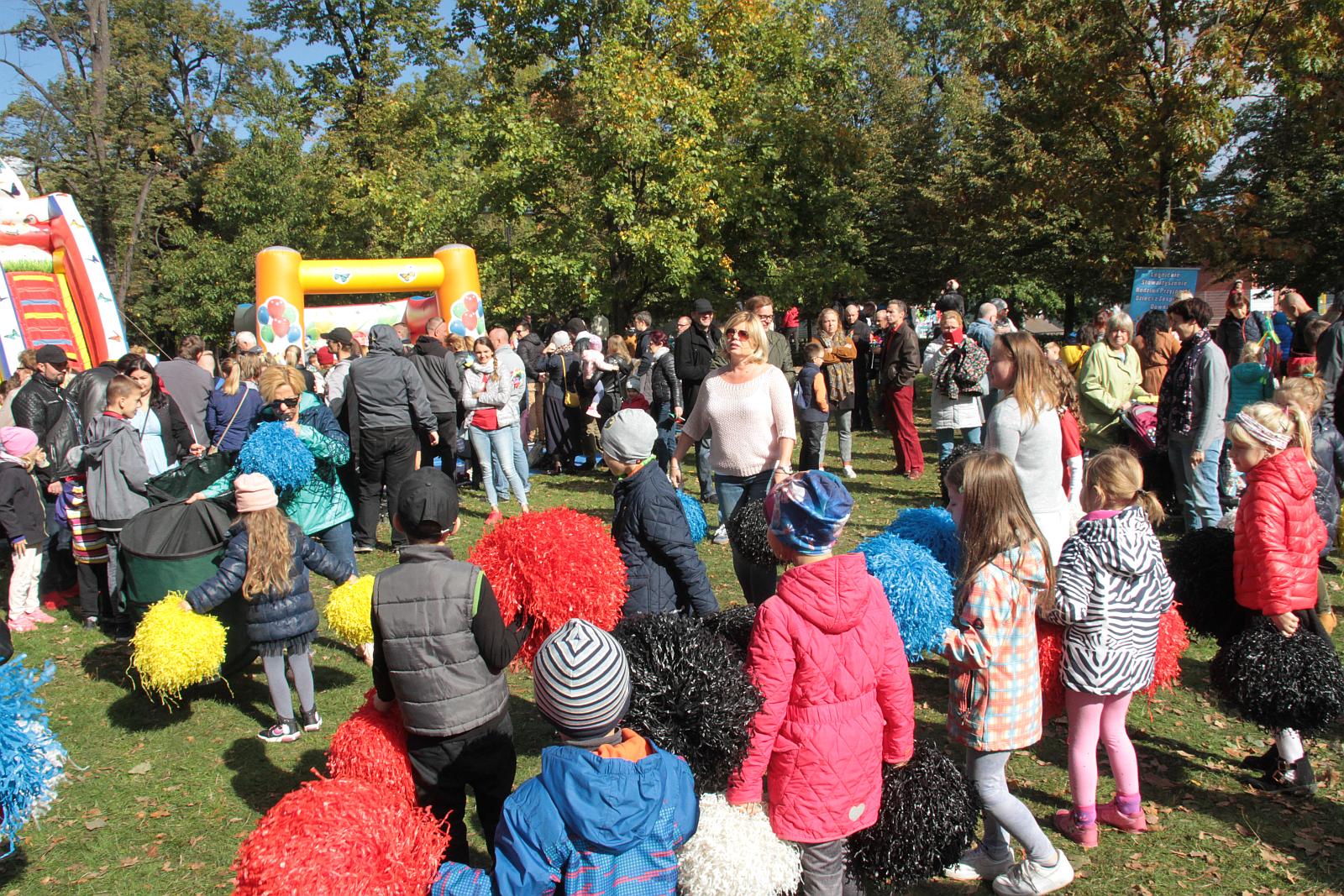 Dmuchawce, latawce, wiatr … i legniczanie w parku