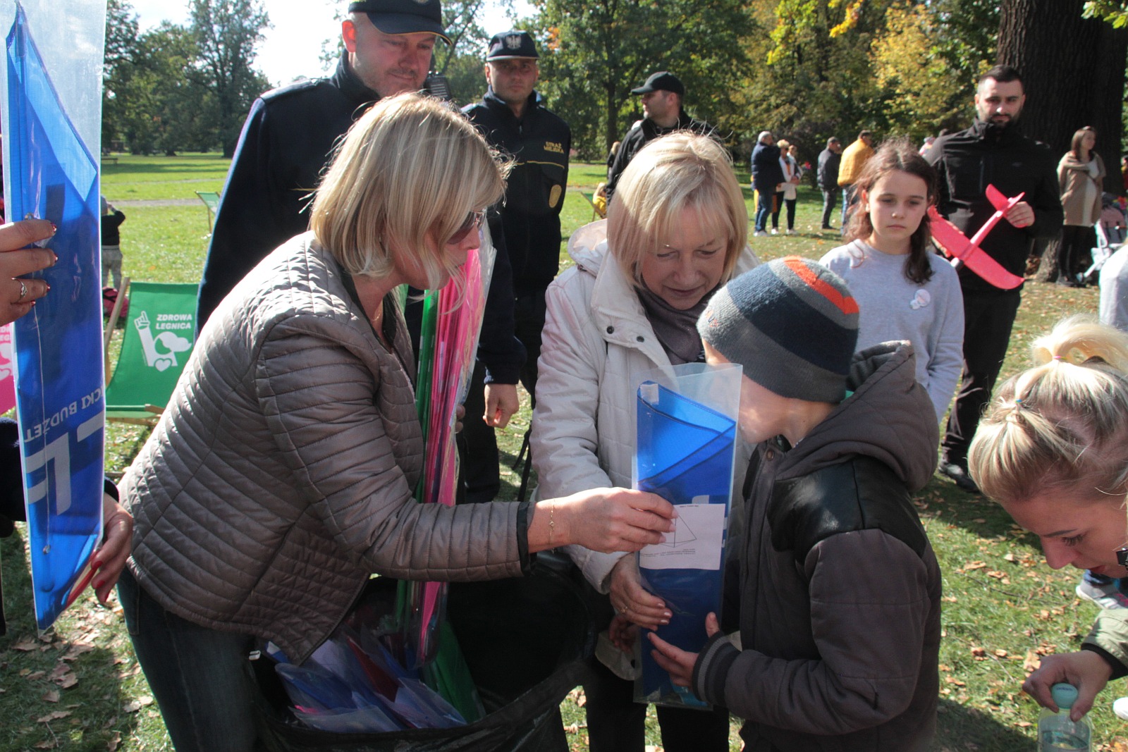 Dmuchawce, latawce, wiatr … i legniczanie w parku