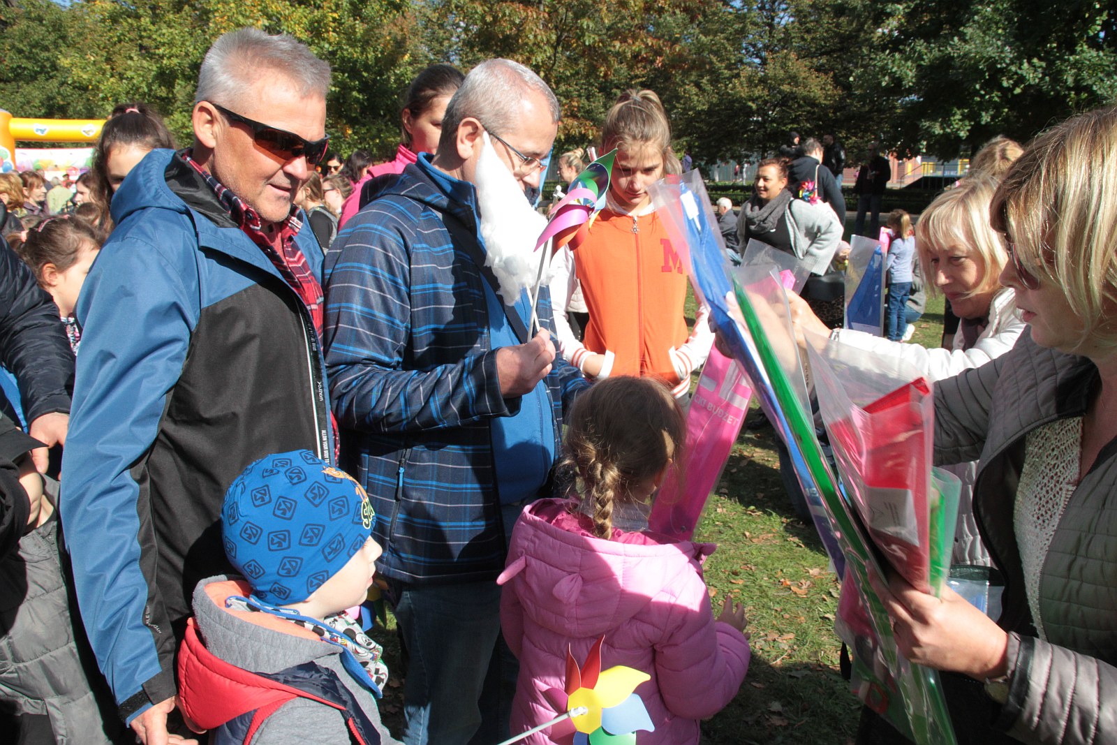 Dmuchawce, latawce, wiatr … i legniczanie w parku