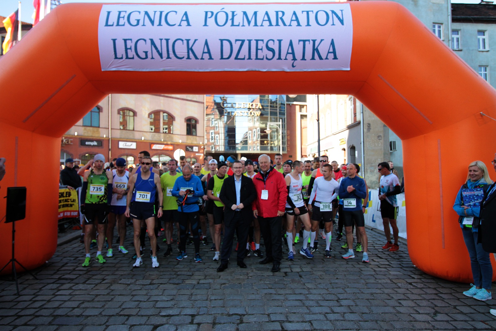 Start do VIII Legnica Półmaratonu oraz Legnickiej Dziesiątki
