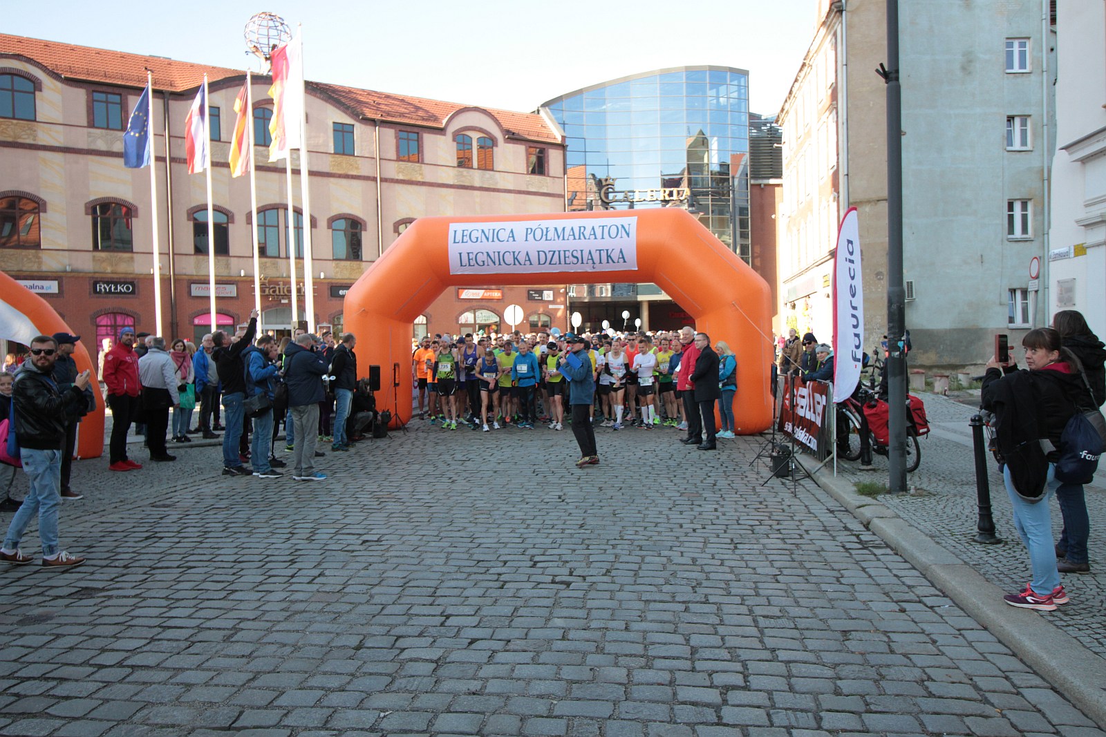 Start do VIII Legnica Półmaratonu oraz Legnickiej Dziesiątki