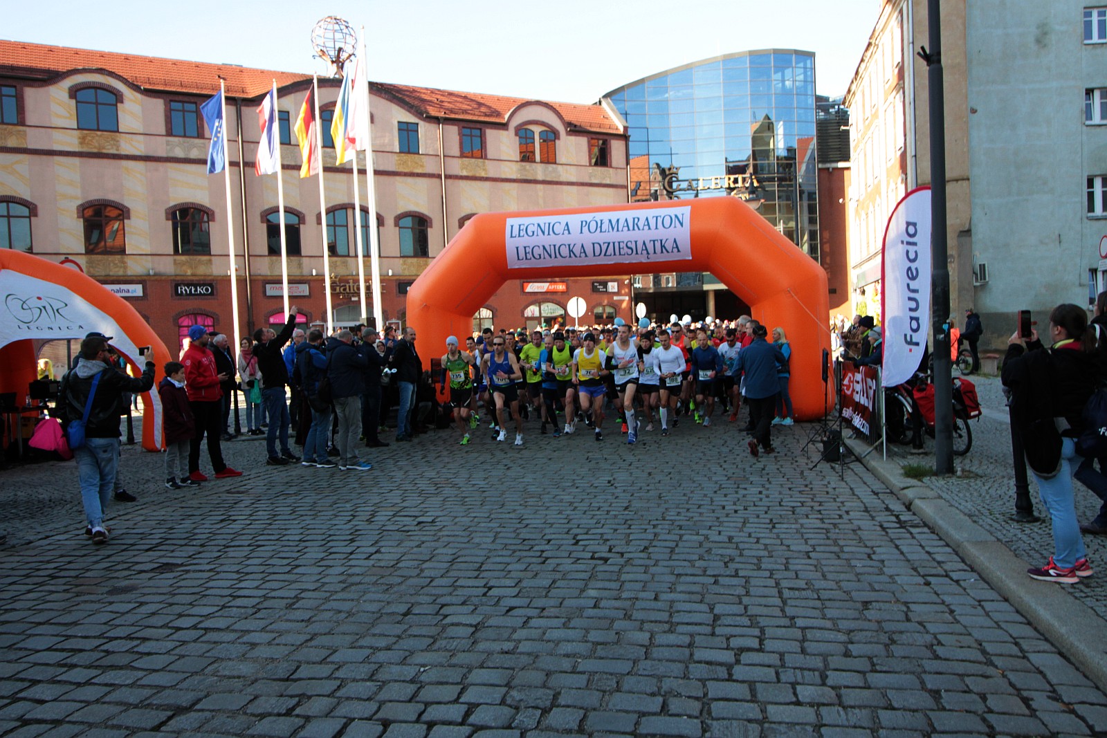 Start do VIII Legnica Półmaratonu oraz Legnickiej Dziesiątki