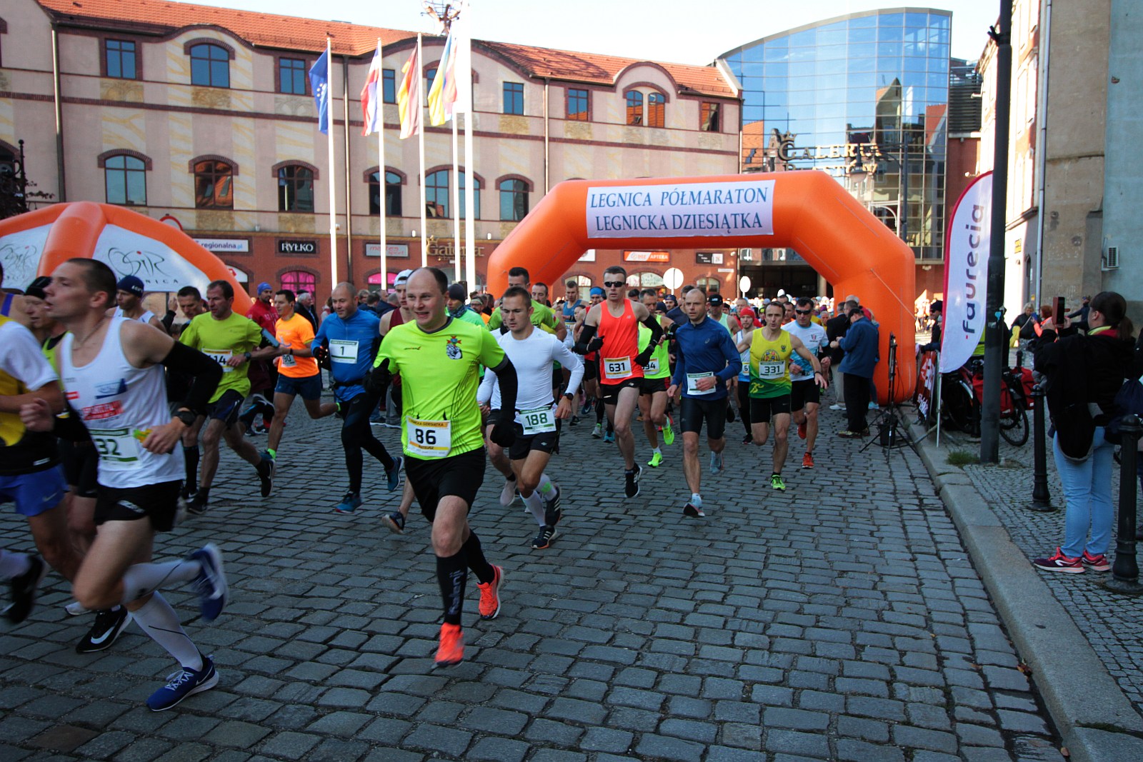 Start do VIII Legnica Półmaratonu oraz Legnickiej Dziesiątki