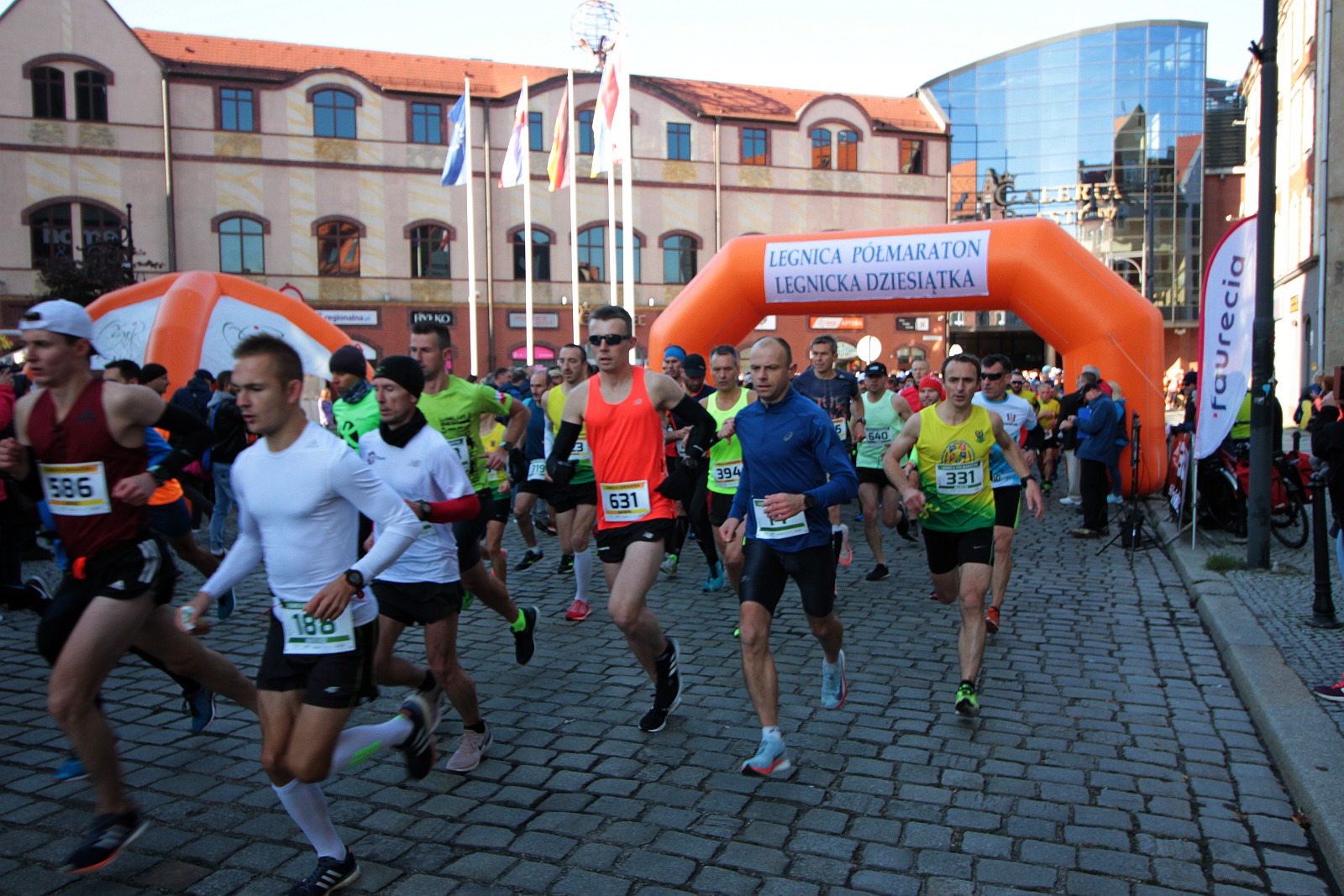 Start do VIII Legnica Półmaratonu oraz Legnickiej Dziesiątki