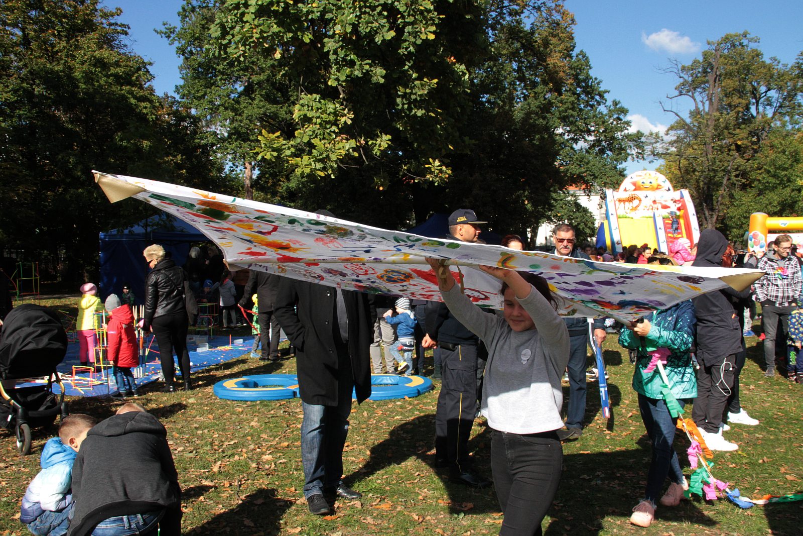 Dmuchawce, latawce, wiatr … i legniczanie w parku