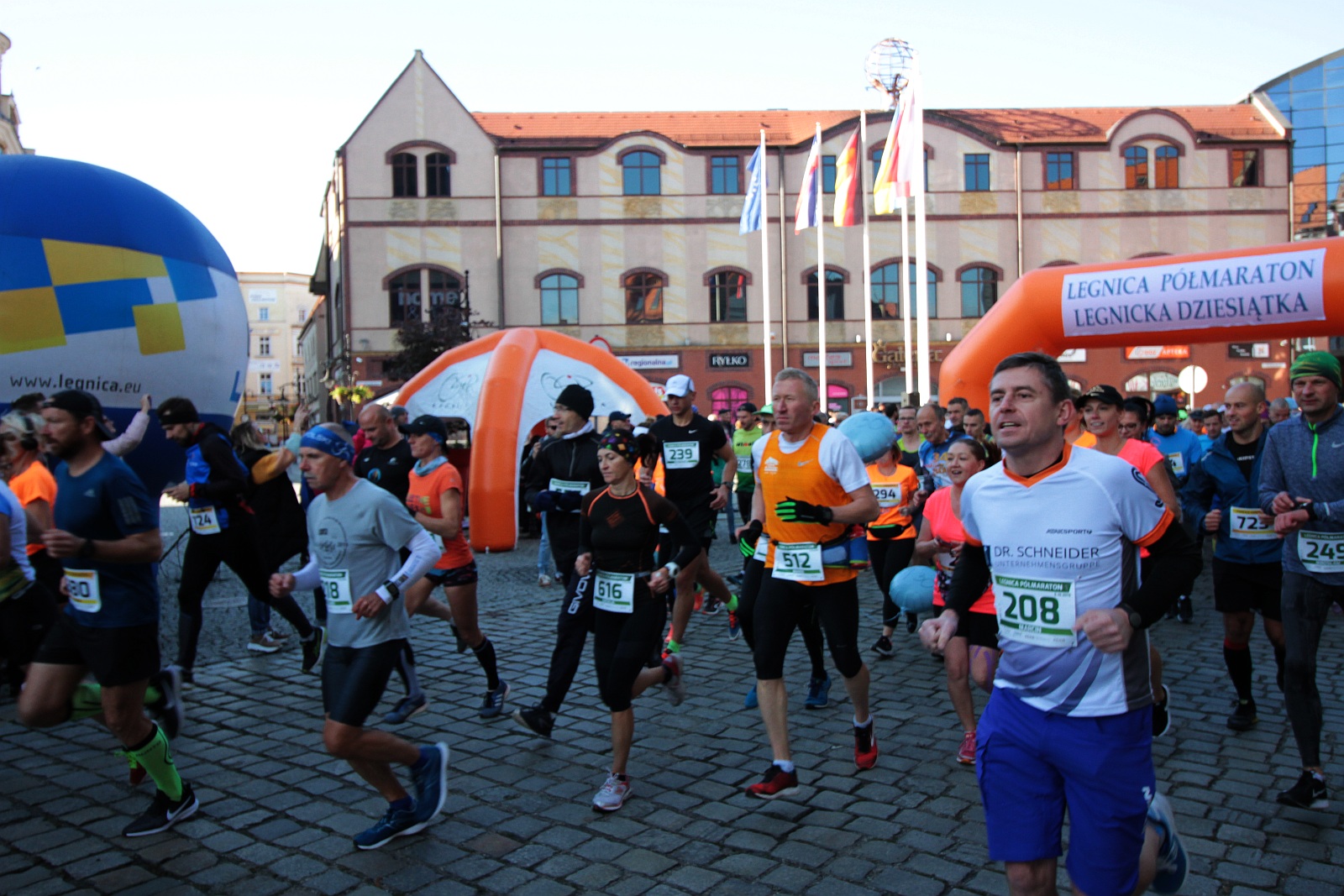 Start do VIII Legnica Półmaratonu oraz Legnickiej Dziesiątki