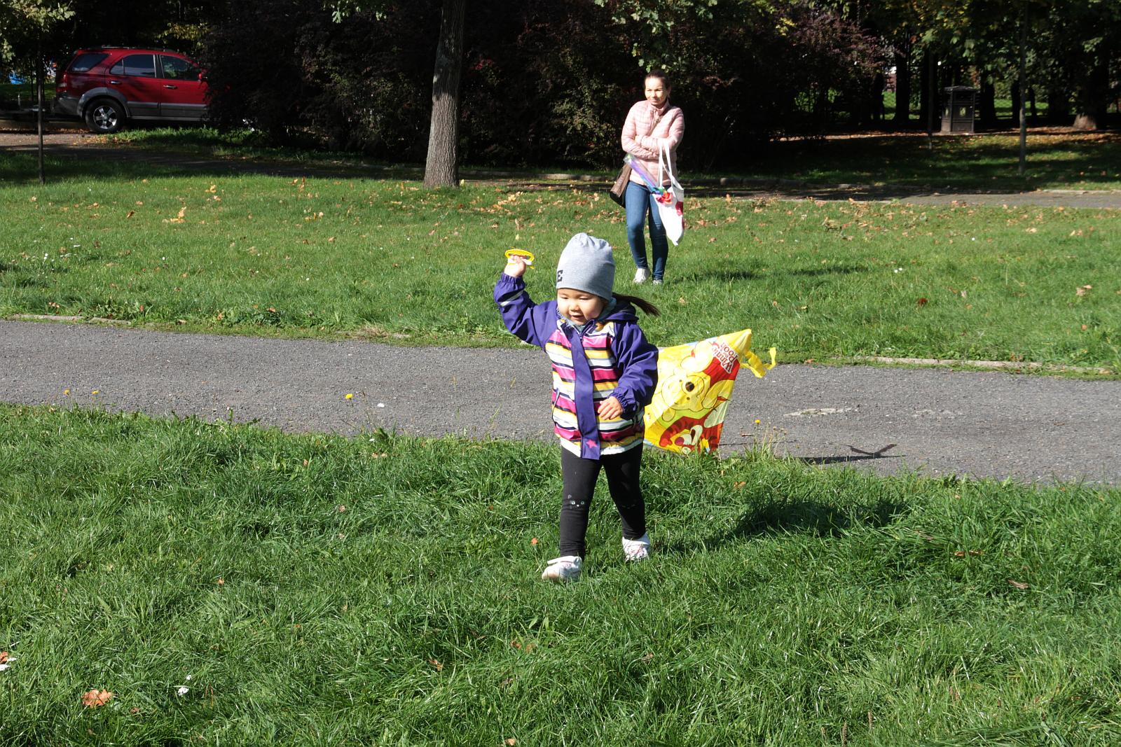 Dmuchawce, latawce, wiatr … i legniczanie w parku