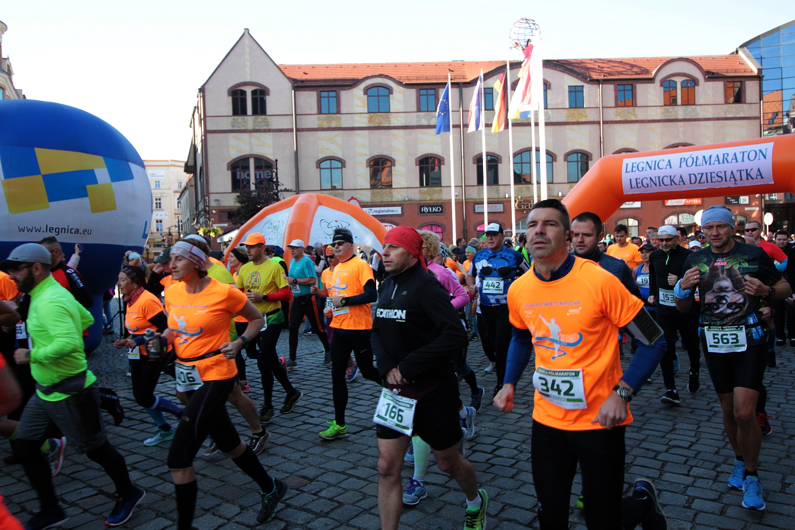Start do VIII Legnica Półmaratonu oraz Legnickiej Dziesiątki