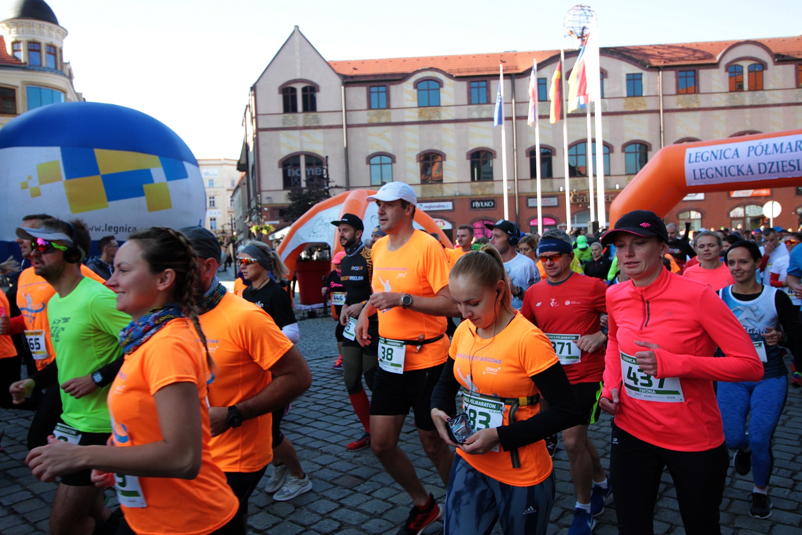 Start do VIII Legnica Półmaratonu oraz Legnickiej Dziesiątki