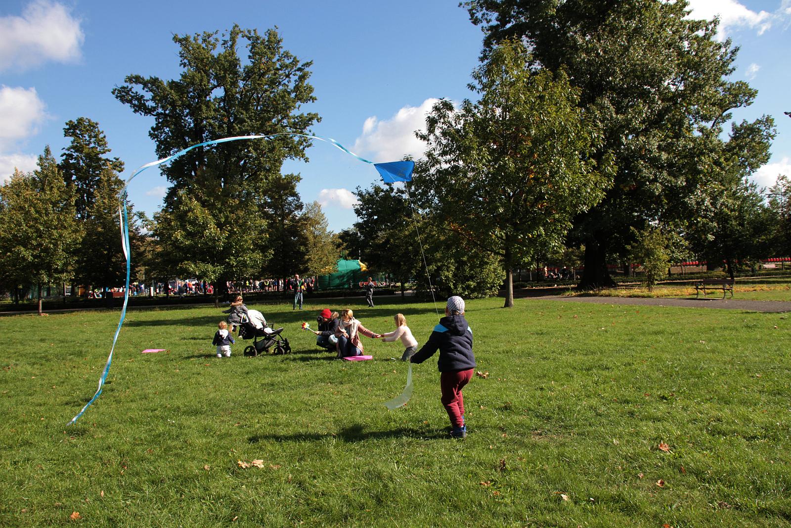 Dmuchawce, latawce, wiatr … i legniczanie w parku