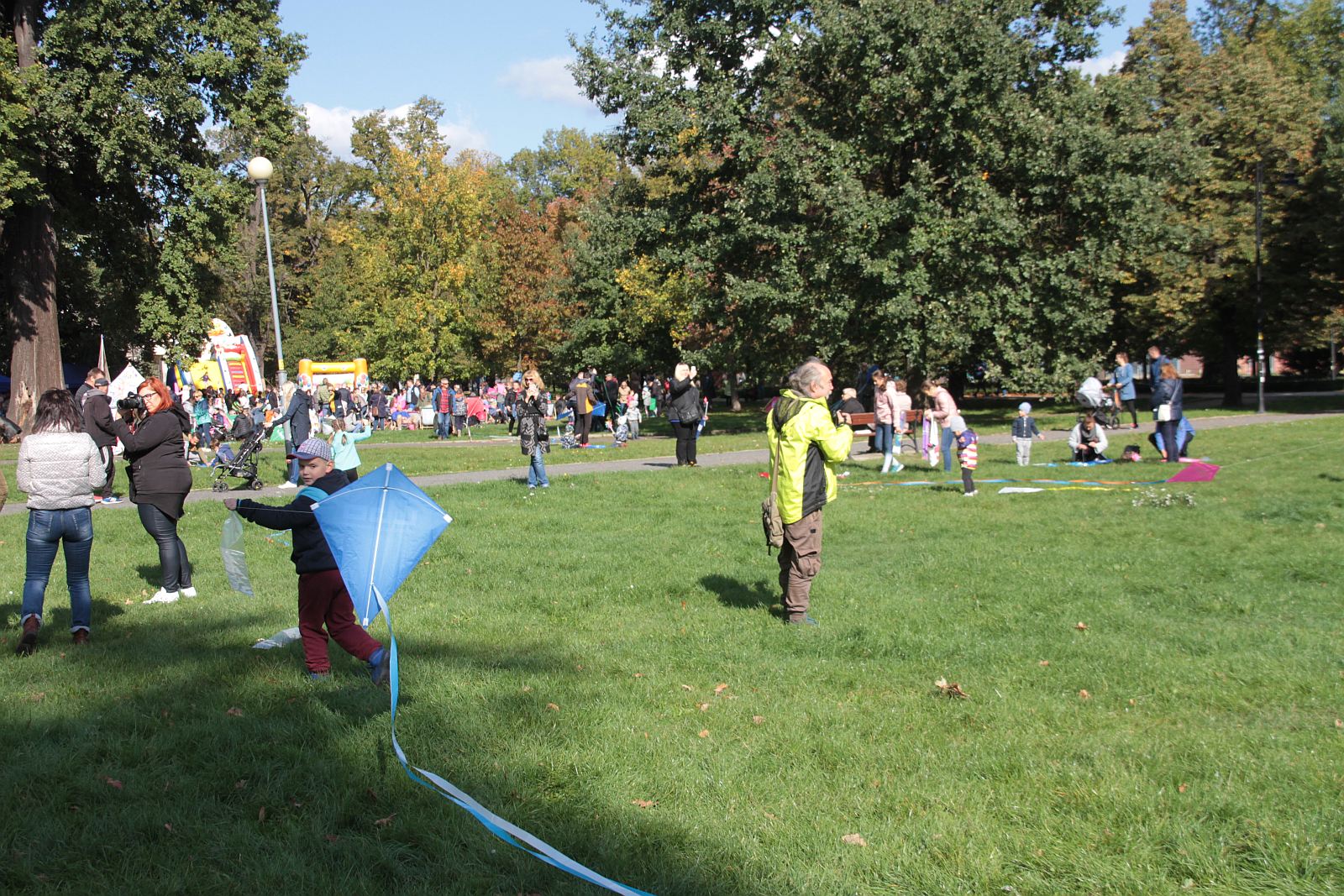 Dmuchawce, latawce, wiatr … i legniczanie w parku