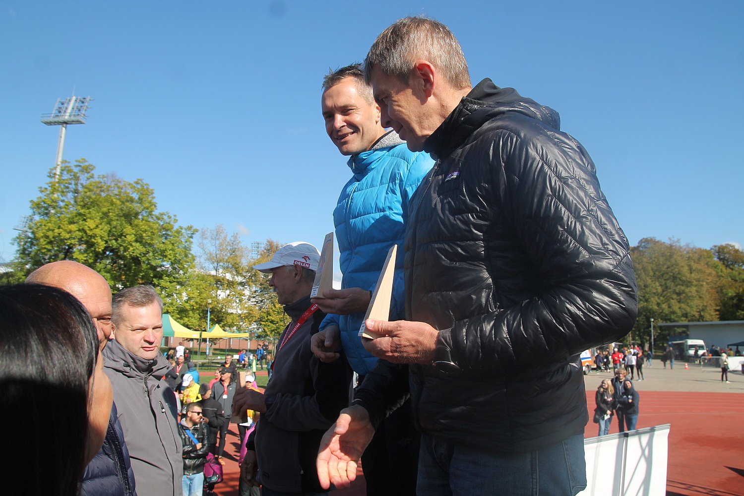 Dekoracja najlepszych zawodników w Legnickim Święcie Biegania