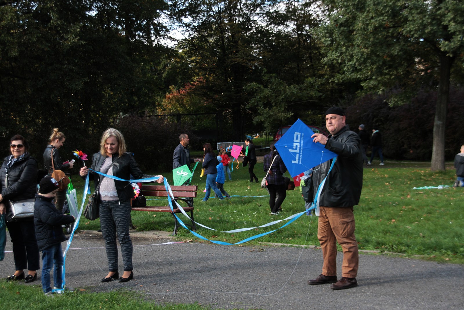 Dmuchawce, latawce, wiatr … i legniczanie w parku