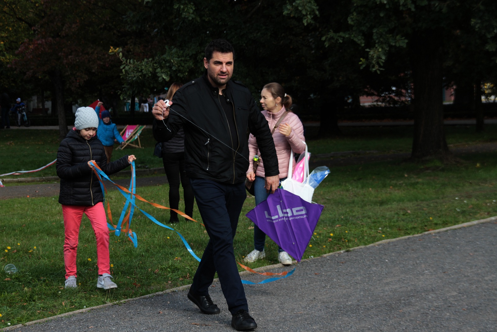 Dmuchawce, latawce, wiatr … i legniczanie w parku