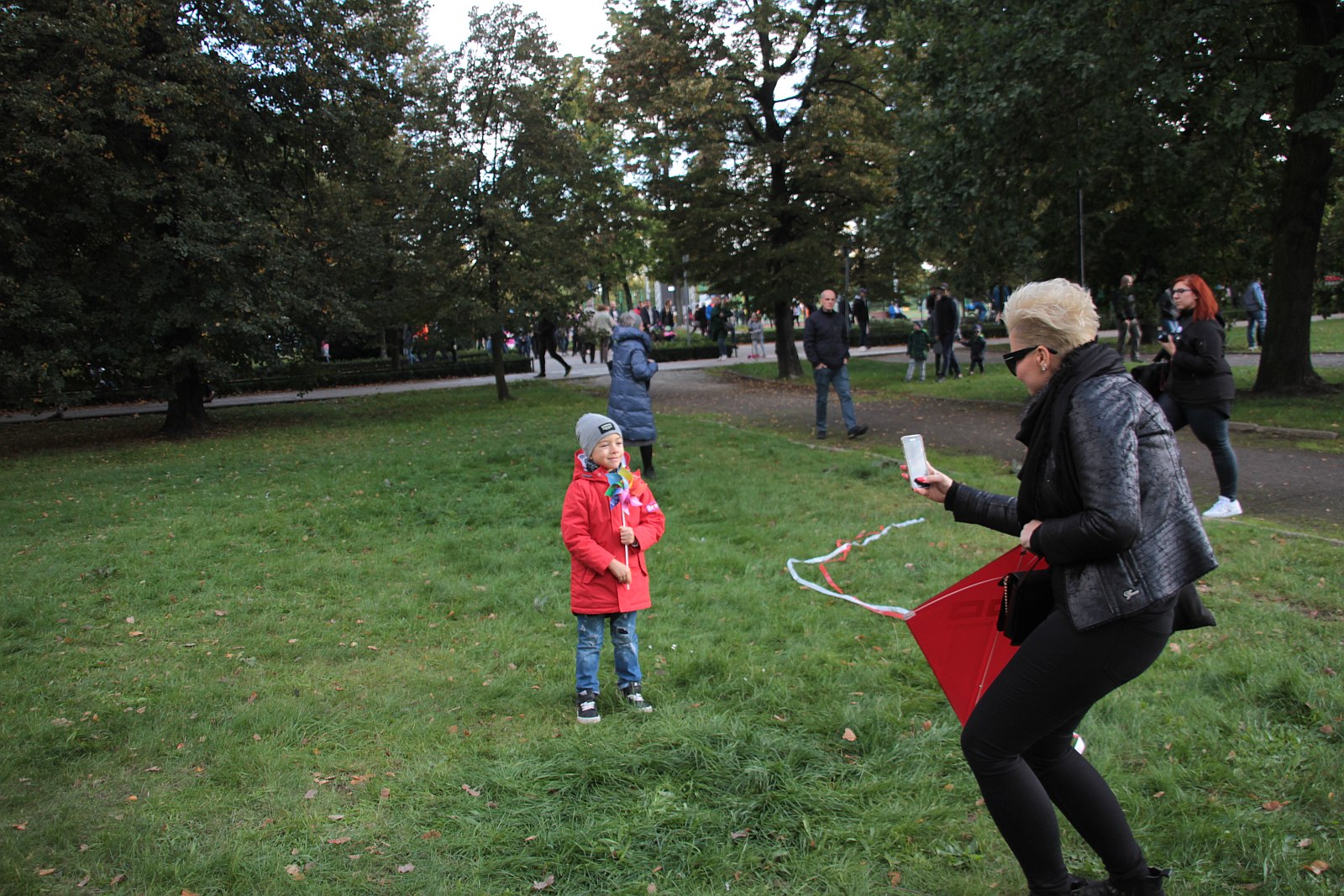 Dmuchawce, latawce, wiatr … i legniczanie w parku