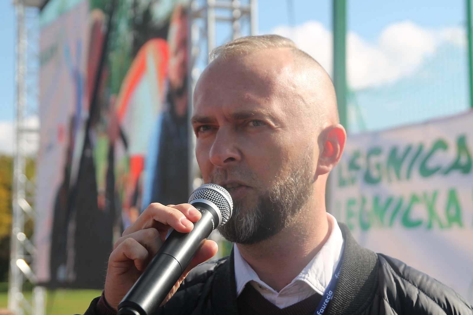 Dekoracja najlepszych zawodników w Legnickim Święcie Biegania