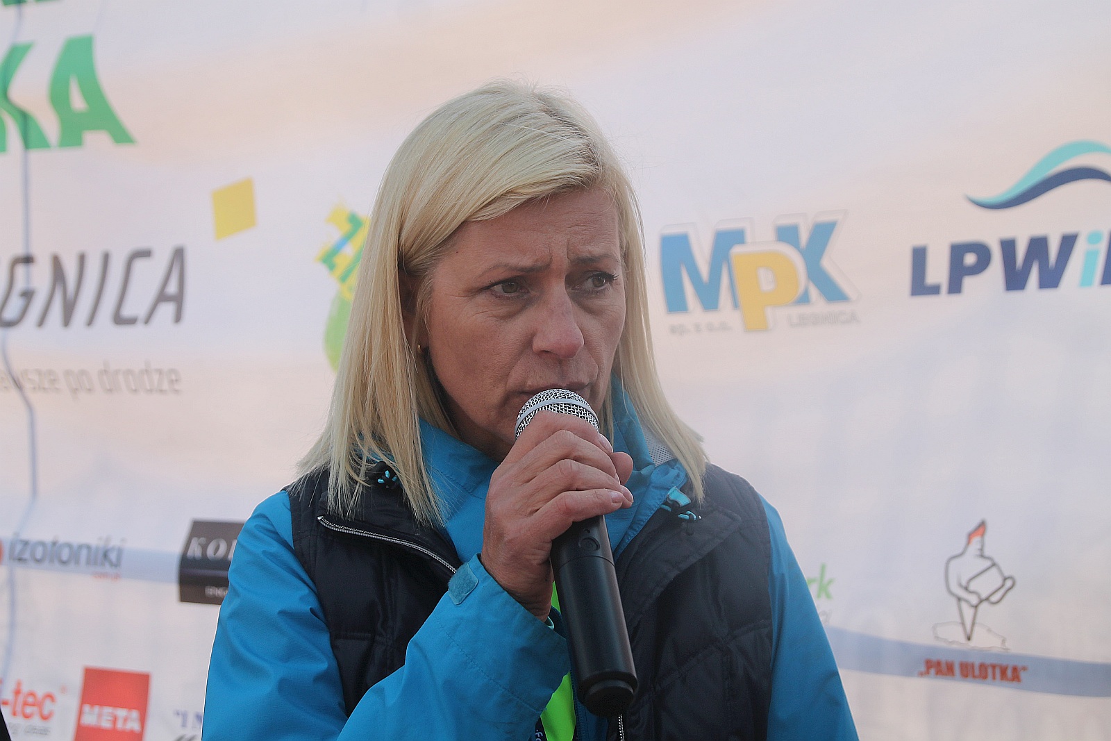 Dekoracja najlepszych zawodników w Legnickim Święcie Biegania